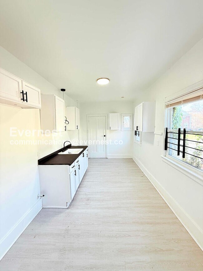 Foto del edificio - 8939 Dexter Ave