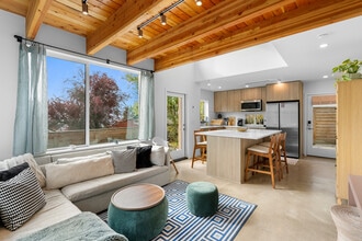 Building Photo - 3590 SW Patton Rd