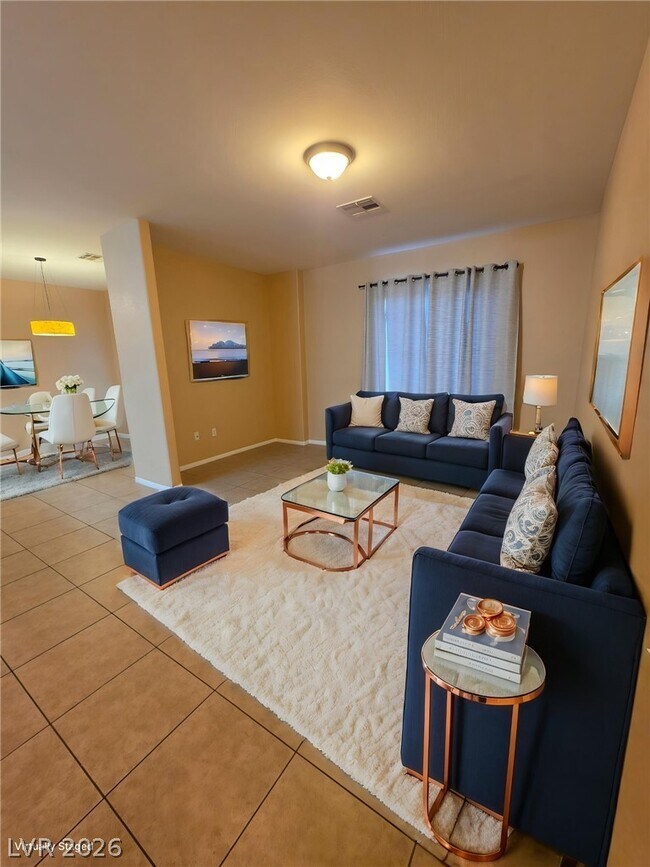 Building Photo - 904 Domnus Ln