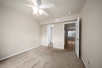 Building Photo - 515 Tallowood Rd