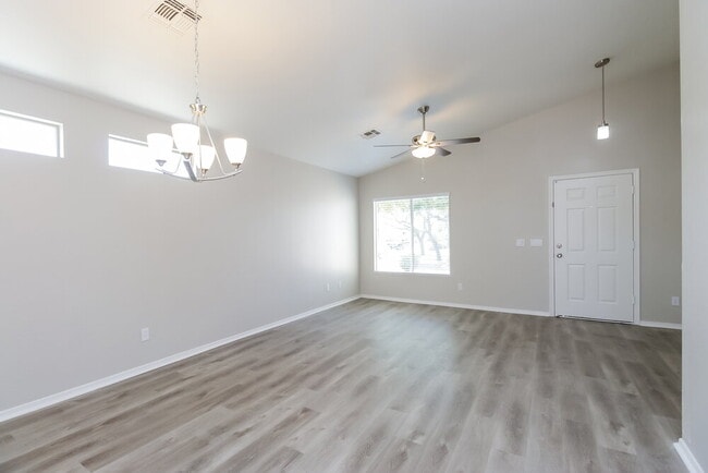 Building Photo - 39173 Kelly Cir