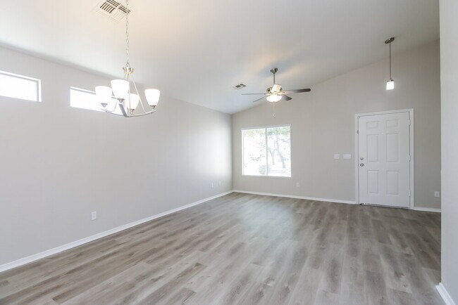 Foto del edificio - 39173 Kelly Cir