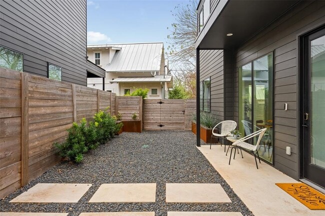 Building Photo - 3204 Garden Villa Ln