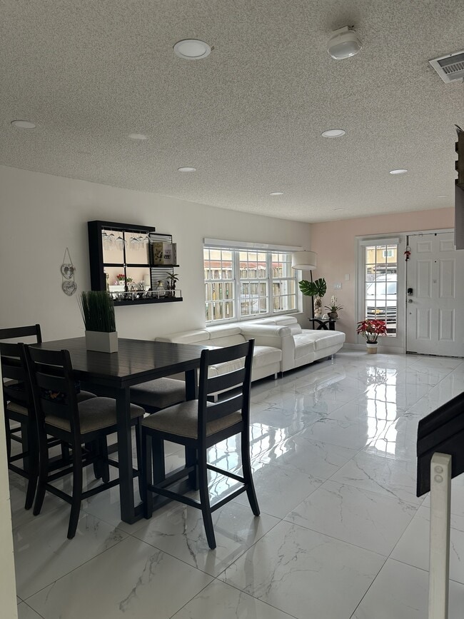 Building Photo - 15861 SW 70th Terrace