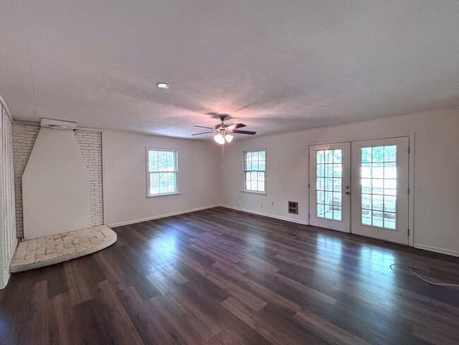 Building Photo - Private Wooded Retreat in Gainesville | 3 Bed | 2 Bath | Unfinished Basement