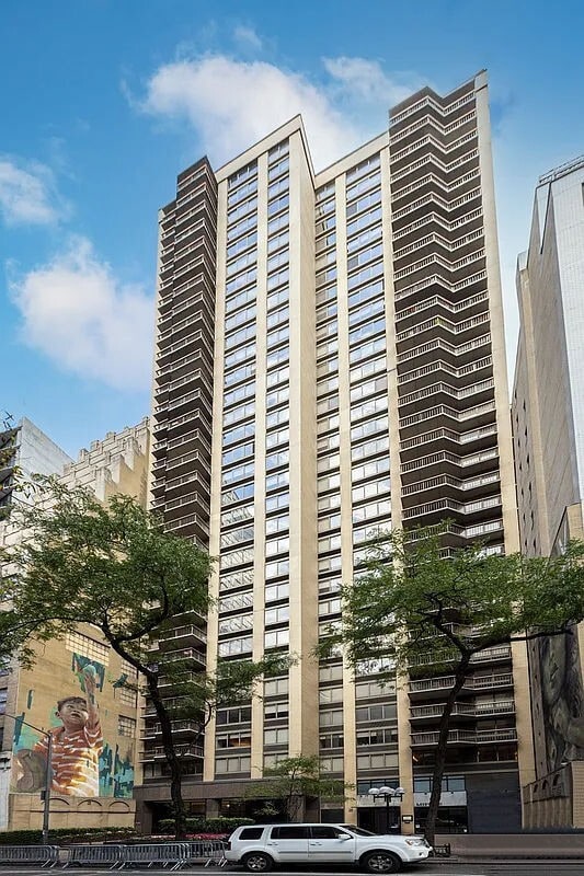 Foto del edificio - 245 E 44th St