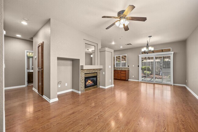 Foto del edificio - 8270 Rendham Way