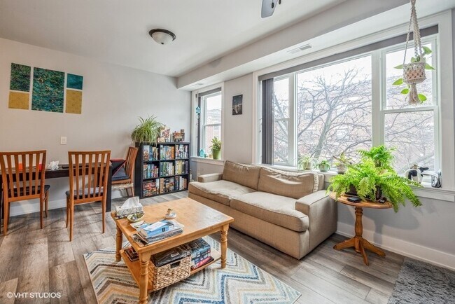 Foto del edificio - 1424 E 53rd St