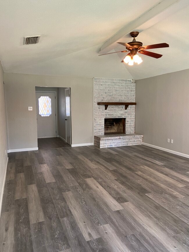 Foto del edificio - 701 Morning Glory Ln