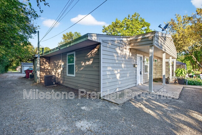 Building Photo - 816 S Crockett St