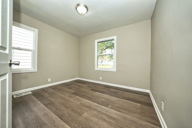 Building Photo - Section 8 Approved!! Newly Rehabbed 3 Bed ...