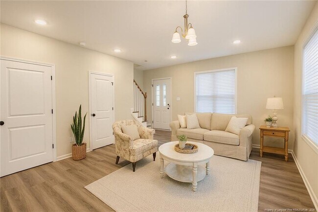 Foto del edificio - 1511 Fort Bragg Rd