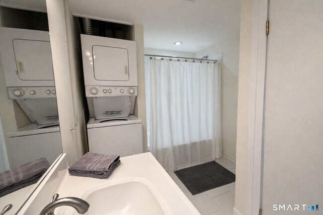 Building Photo - 58 Capitol Ave