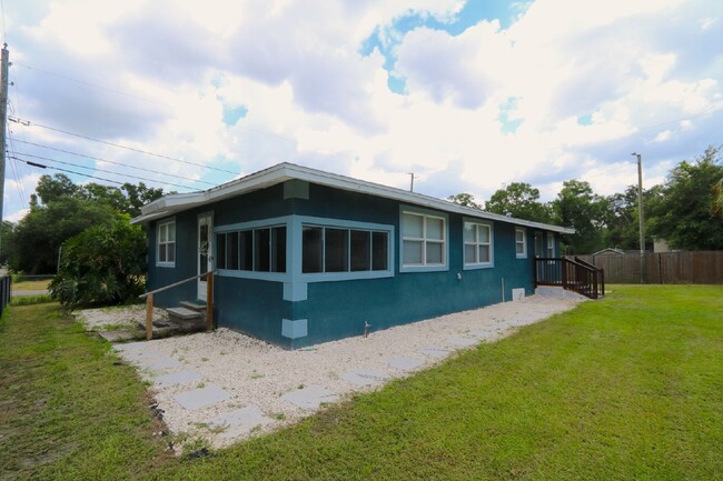 Foto del edificio - Like new 3bed/2bath home Tampa