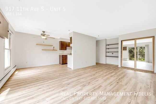 Building Photo - 917 11th Ave S