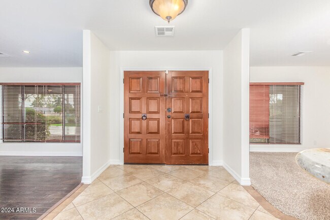 Foto del edificio - 430 E Bird Ln
