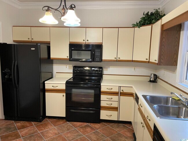 Building Photo - 4770 Whitesburg Dr