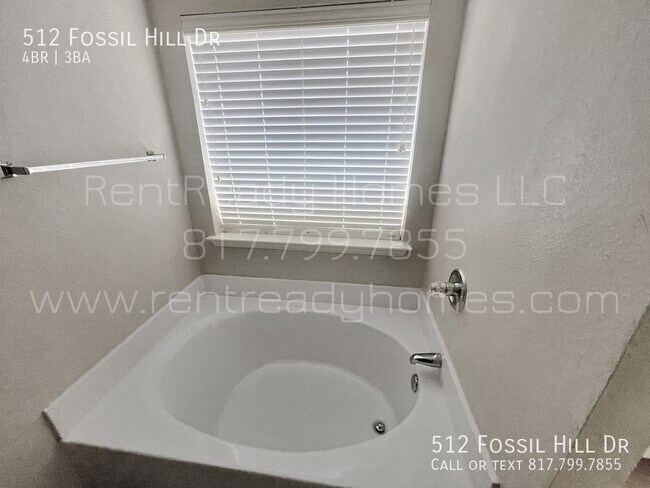 Building Photo - 512 Fossil Hill Dr