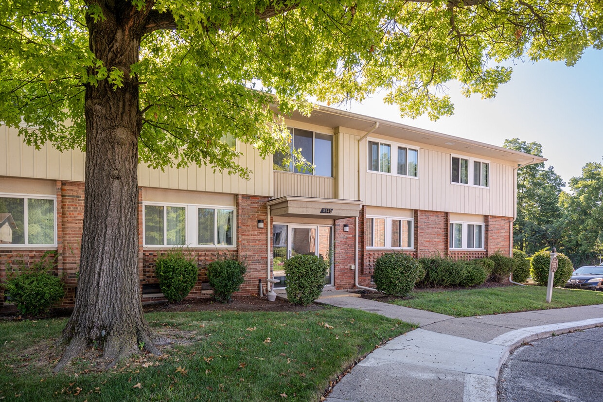 Huntington on the Hill Apartments in Westland, MI