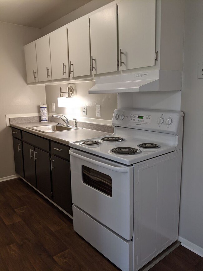 Building Photo - 845 Ludlow Ave