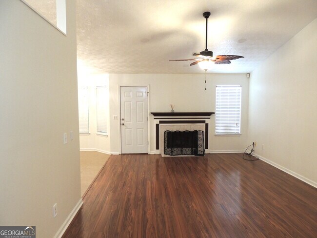 Building Photo - 260 Mountainview Dr