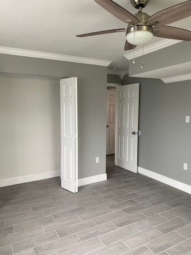 Foto del edificio - WALK TO THE BEACH FROM YOUR TOTALLY UPDATE...