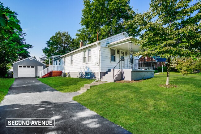 Building Photo - 3002 Roosevelt Ave
