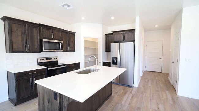 Building Photo - Beautiful 4-Bed, 2.5-Bath Home in Scenic Washington, UT Near Sand Hollow