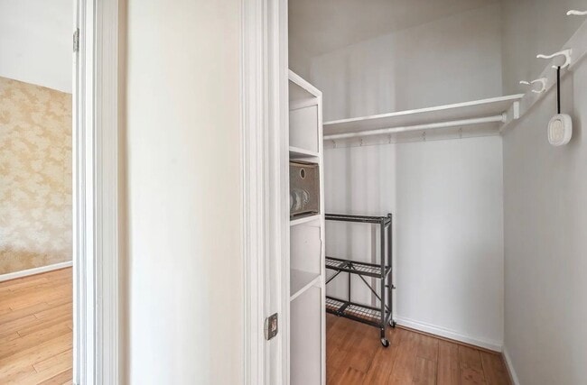 Building Photo - 939 Longfellow St NW