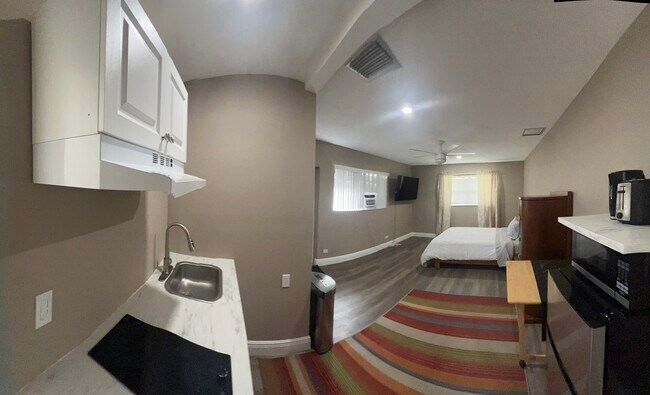 Foto del edificio - 880 NW 72nd Ter