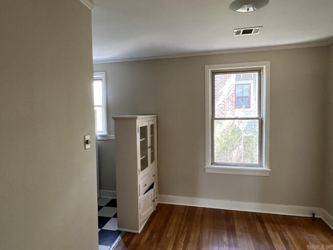 Foto del edificio - 4800 Hillcrest St
