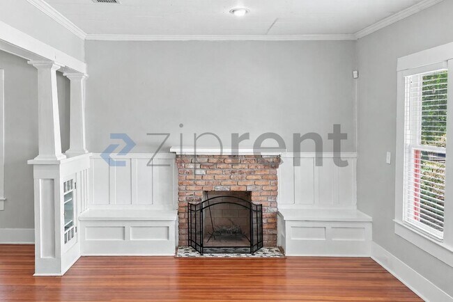 Building Photo - Unit
