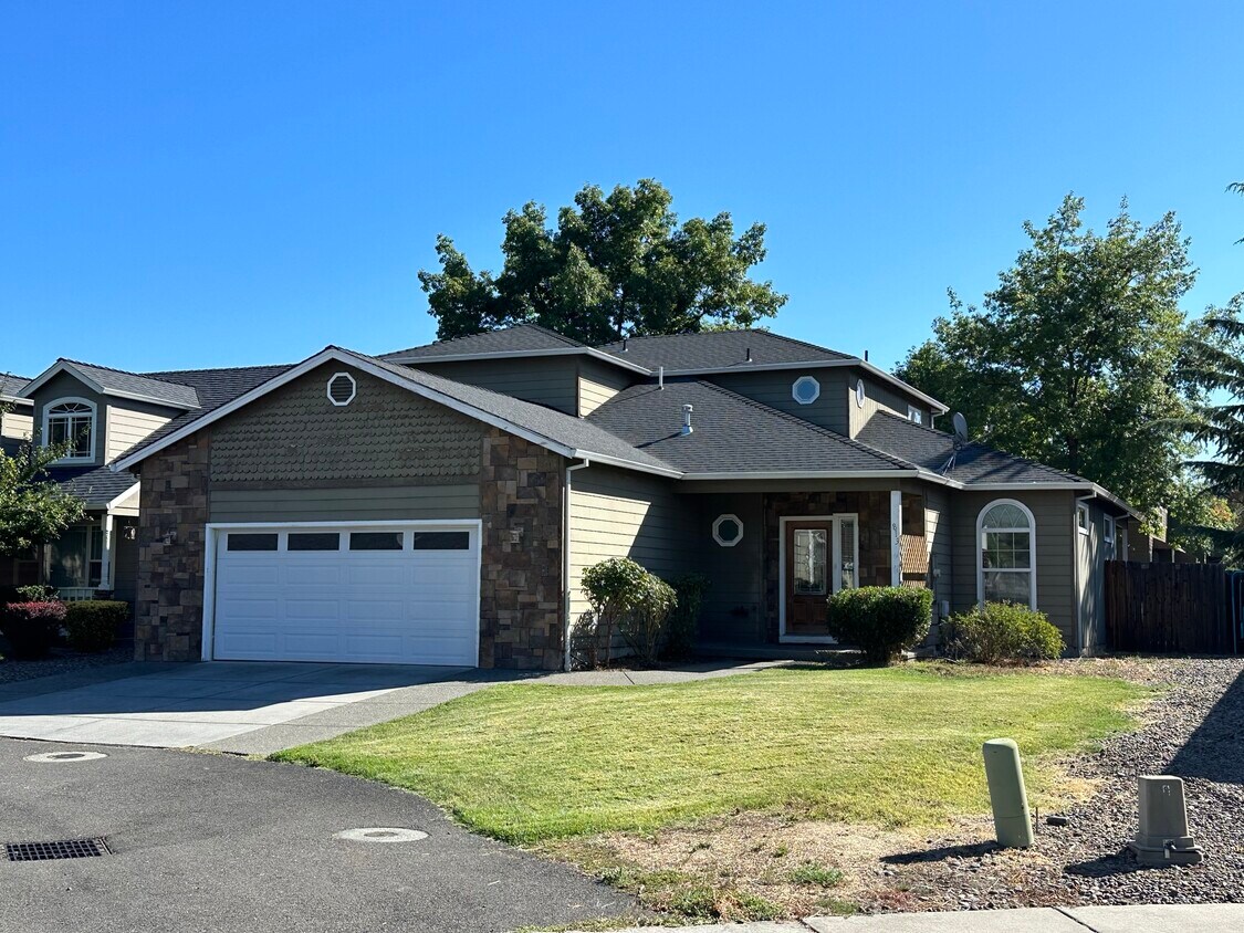 813 Solano Cir, Medford, OR 97504 House Rental in Medford, OR