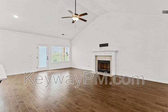 Building Photo - 3004 Earlham Wy