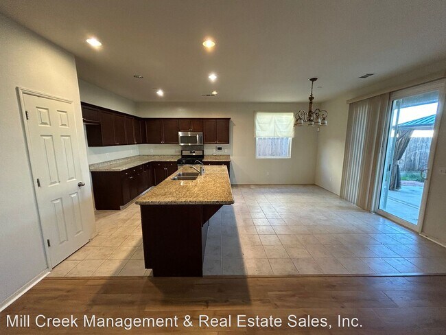 Building Photo - 4 br, 2 bath House - 2445 Claret
