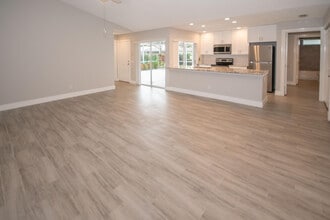 Building Photo - 3604 Pin Oak Ct