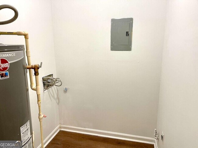 Foto del edificio - 135 Meadowbrook Ct