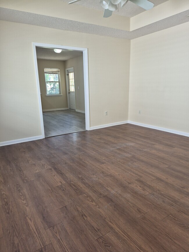 Foto del edificio - 1316 Edgewood Dr