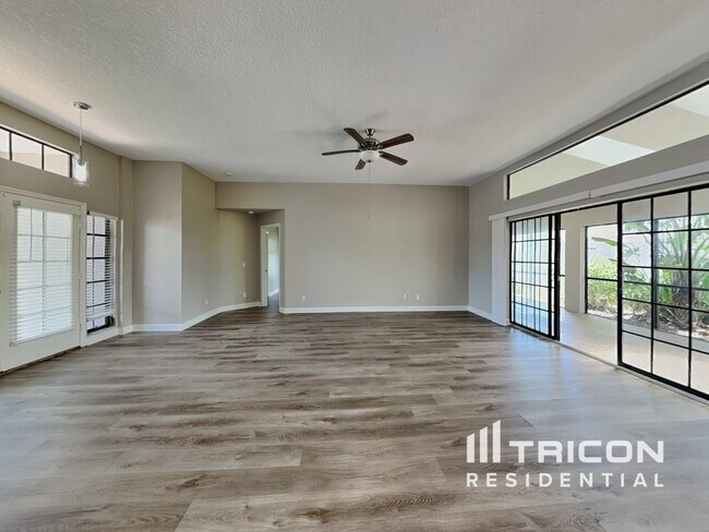 Foto del edificio - 23501 Rocket Ave