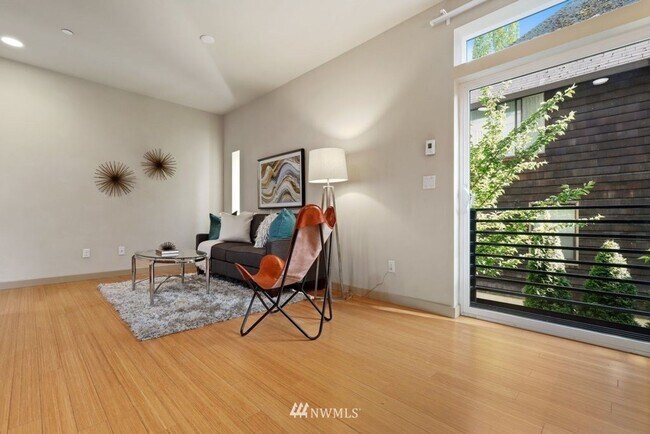 Foto del edificio - 1633b California Ave SW