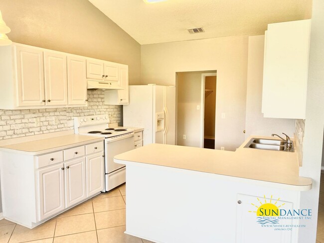 Foto del edificio - Gorgeous 4 Bedroom Home in Navarre!