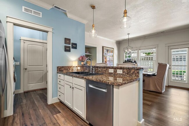 Foto del edificio - 998 E Shadow Creek Ln