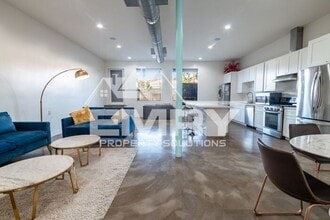 Building Photo - 5655 E Beverly Blvd