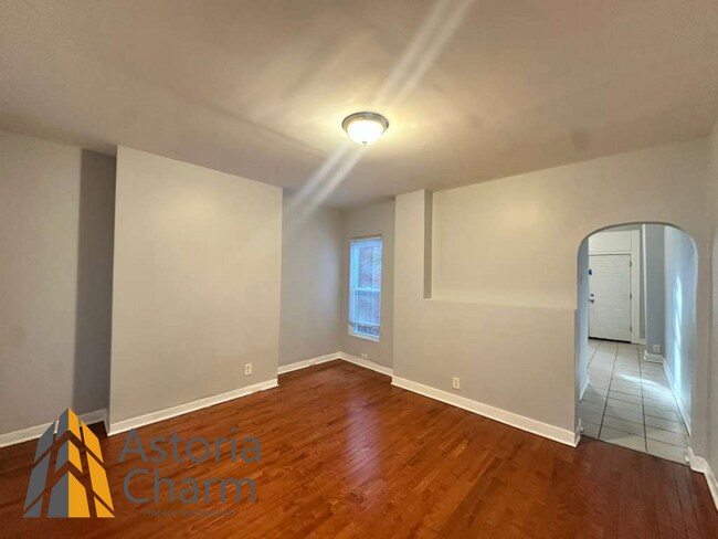 Foto del edificio - 3 Bedroom 1.5 Bath Spacious Bedrooms on Ashburton Street