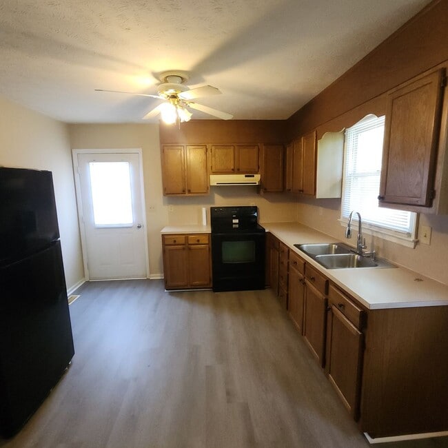 Building Photo - Cute and Cozy Split Level House FOR RENT i...