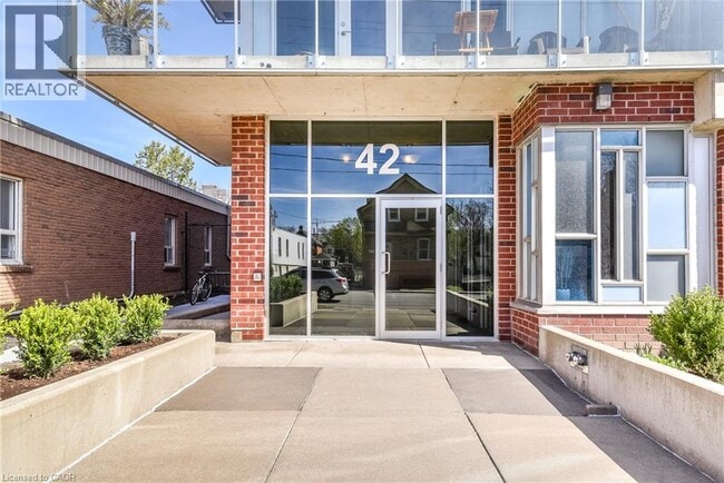 Building Photo - 42 Bridgeport Rd E