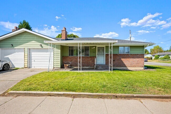 Foto del edificio - Large Central Valley Duplex - Available Now!