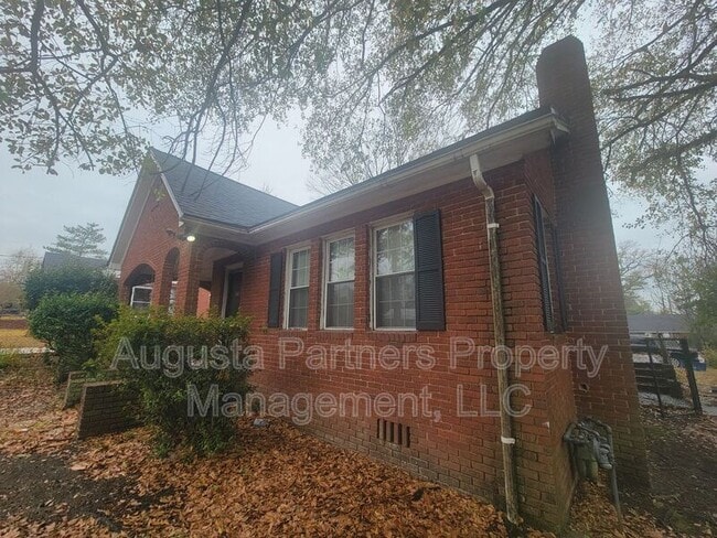 Building Photo - 295 Milledge Rd