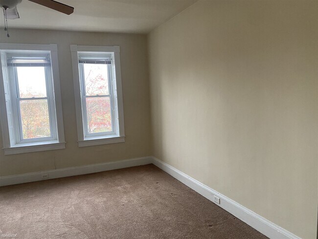 Foto del edificio - 2 br, 1 bath Triplex - 3322 Auchentoroly T...