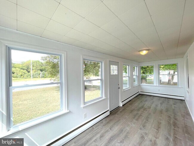 Building Photo - 590 Hallowing Point Rd